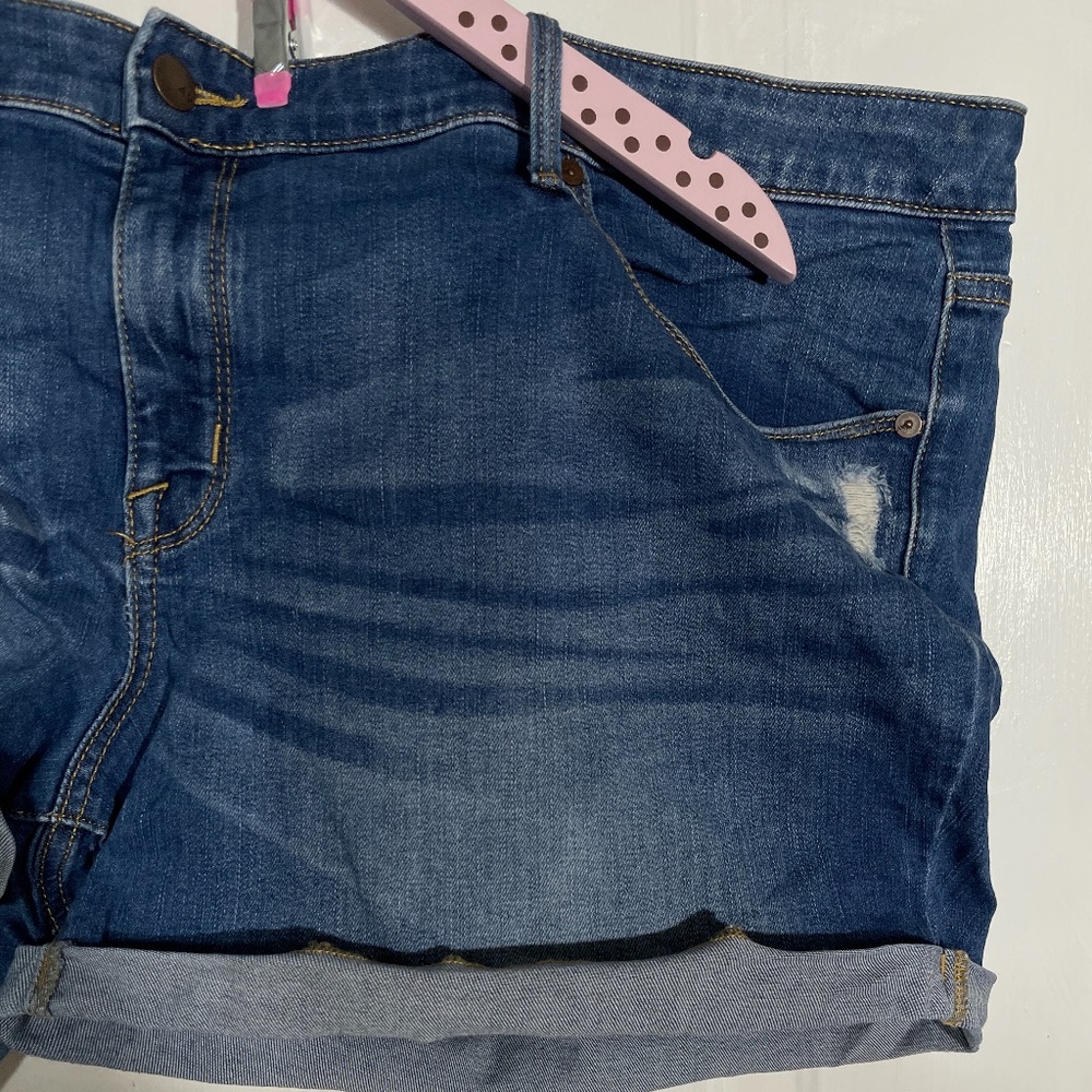 Ava & Viv Midi Shorts